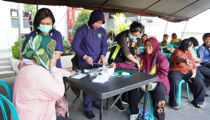 Polresta Malang Kota Tebar Manfaat ke Masyarakat Melalui MBG dan Cek Kesehatan Gratis