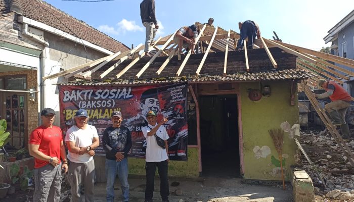 DPC PDIP Kota Batu Gelar Aksi Sosial Bedah Rumah