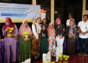 Istri Bupati Sidoarjo dan Wabup Salurkan Batuan Pangan ke KPM