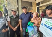 Bupati Sidoarjo Serahkan Santunan ke Keluarga Korban Kecelakaan