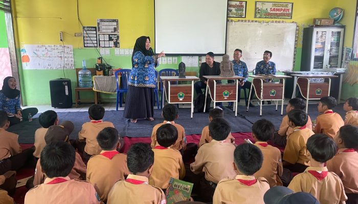 Museum Keliling Kenalkan Arca Panji dan Keris ke Siswa SDN Mulyorejo 1 Malang