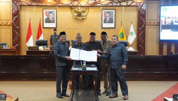 Bupati Subandi Sampaikan Raperda Strategis ke DPRD Sidoarjo
