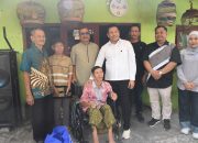Bupati Subandi Cek Rumah Warga, Dua Kursi Roda Disalurkan
