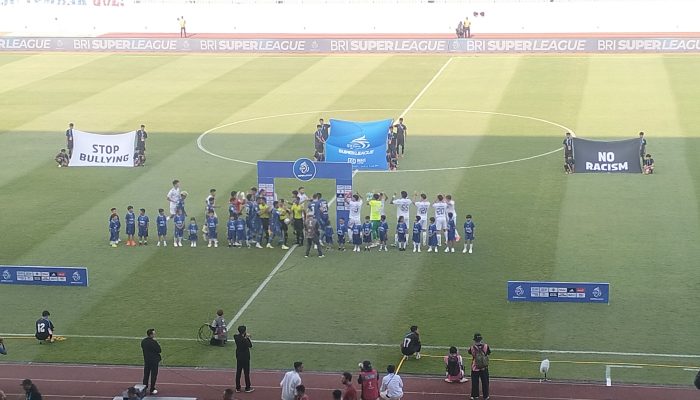 Arema FC Ditahan Persik 1-1, Gol Menit Akhir Dianulir