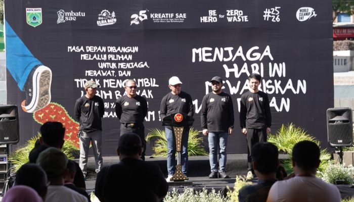Nurochman Ajak Warga Batu Peduli Kebersihan Lingkungan