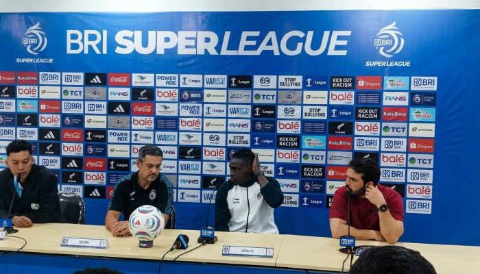 Gagal Raih Poin Penuh, Pelatih Marcos Santos Disorot Aremania