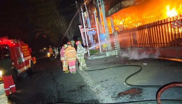 Ruko Toko Ogan Terbakar, Satu Pria Luka Ringan