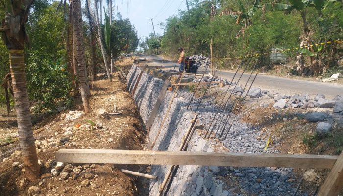 Cegah Longsor, Pemkab Malang Bangun TPT di Sidodadi