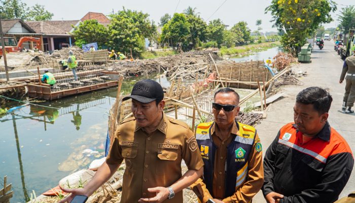 Bupati Subandi Minta Jembatan Candinegoro Dikebut