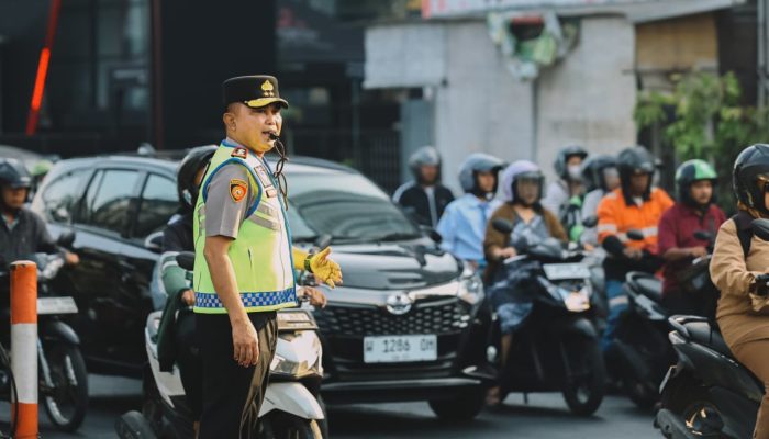 Kapolda Jatim Turun Langsung Pantau Pelayanan Lalu Lintas Surabaya