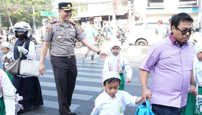 Kapolresta Sidoarjo Hadir di Tengah Aktivitas Warga