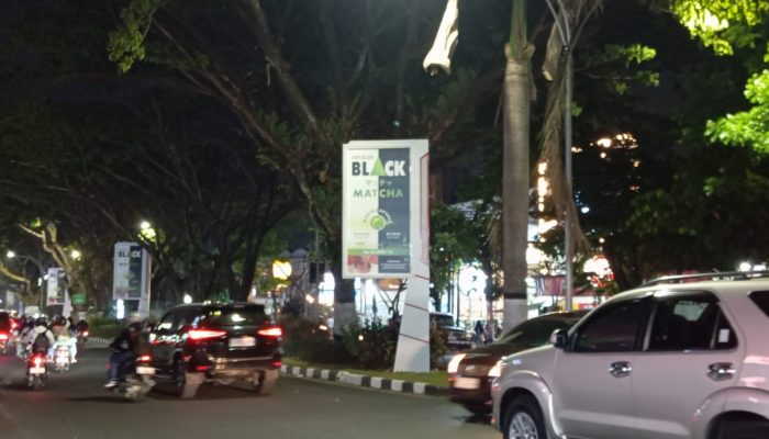 Reklame di Median Jalan, Pemkot Malang Diminta Tegas