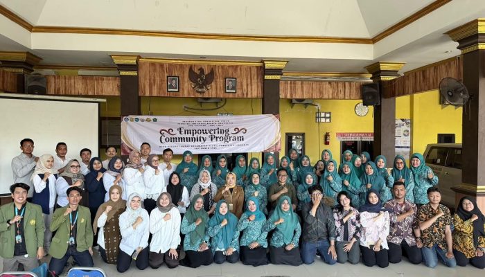 Prodi Administrasi Publik UPN “Veteran” Jawa Timur Dorong Tertib Administrasi Desa melalui Empowering Community Program