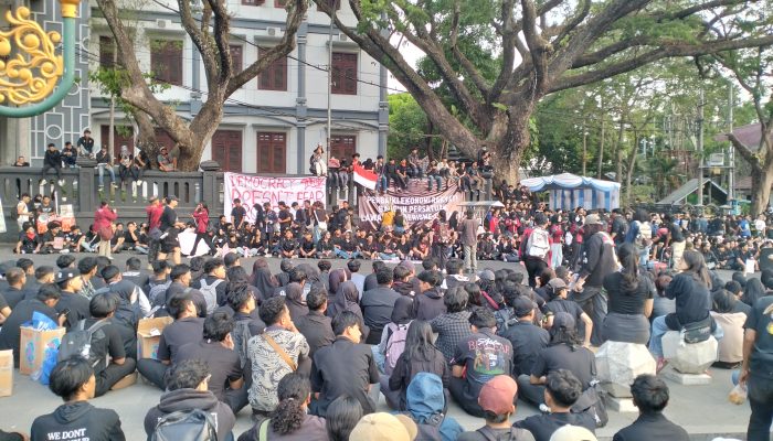 Mahasiswa Malang Tuntut Reformasi Menyeluruh
