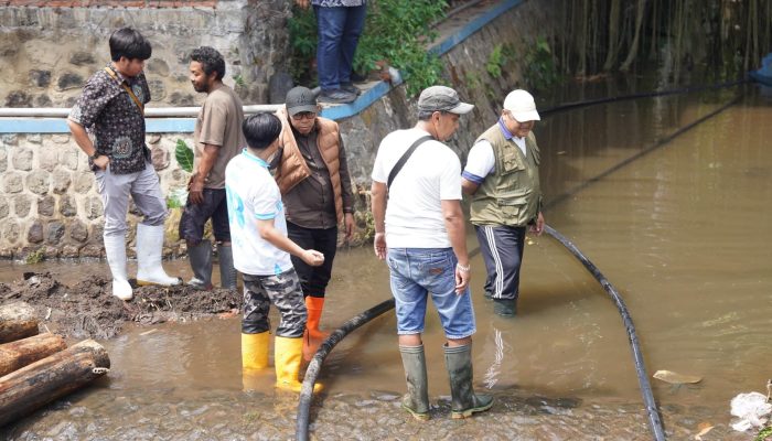 Wali Kota Batu Tinjau Titik Longsor